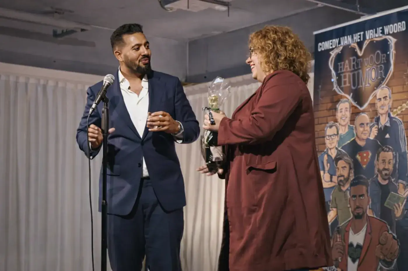Achter de schermen bij Hart voor Humor op het podium.