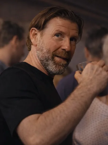 Paul Schoolderman in een portretbeeld voor Hart voor Humor.