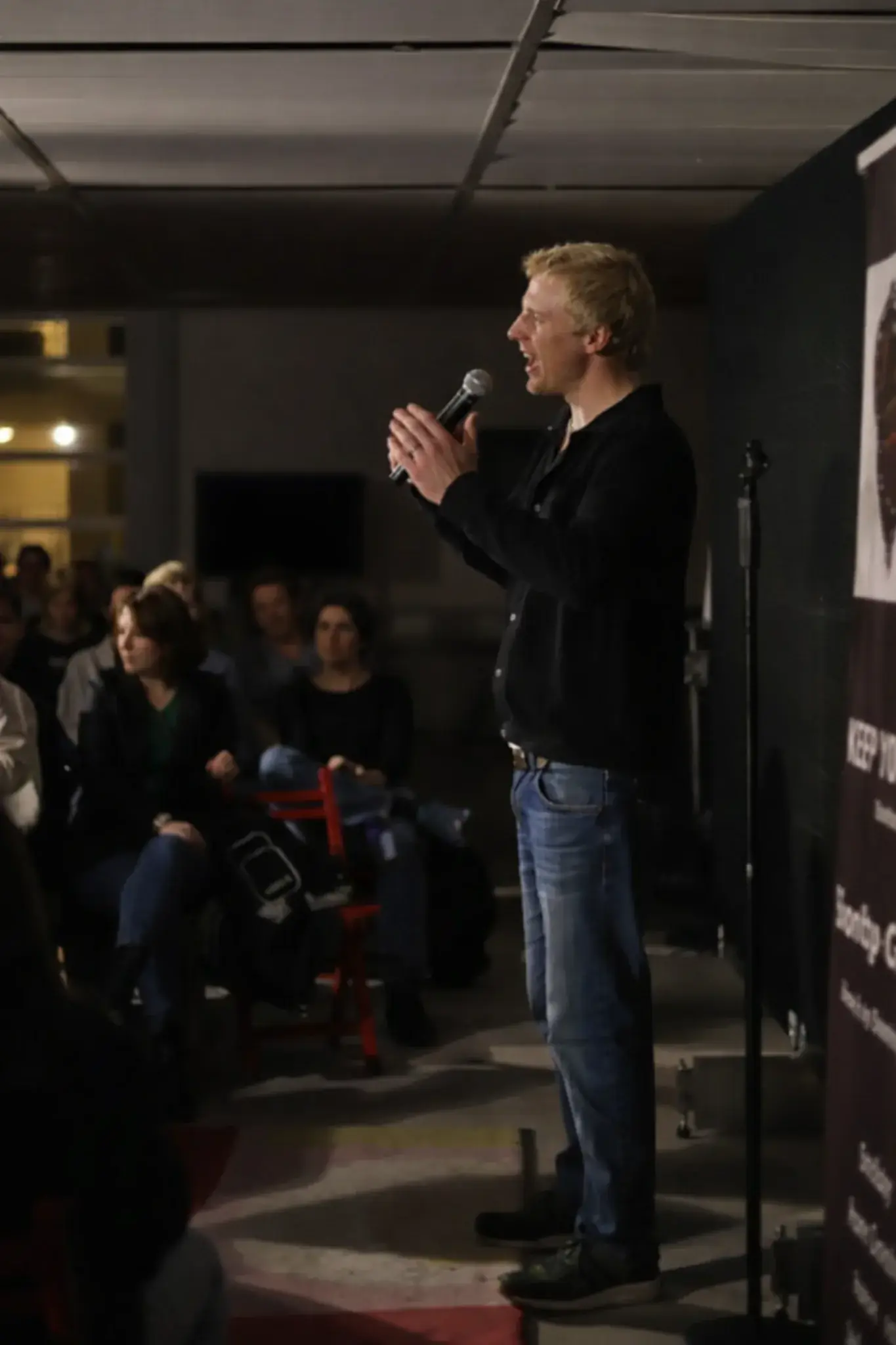 Taco als MC voor de show.